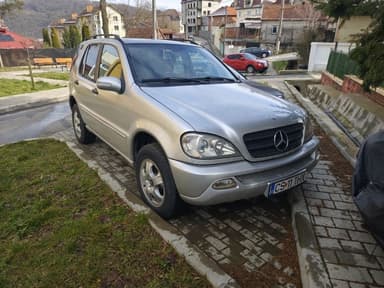 Mercedes ML 270 - autoutilitara 4 locuri