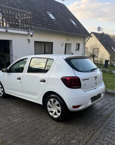 Dacia Sandero 1.2 16V 75 CP Essentiel – 2017, Benzină, Istoric Service