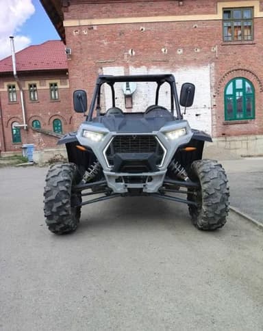 Polaris RZR 1000 XP UTV