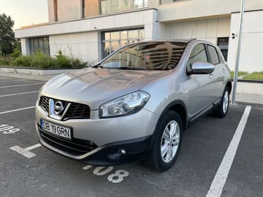 Nissan Qashqai 2.0 dCi 4x4 Automată – 150 CP, Euro 5, Cameră Marșarier, Navigație, Fără Schimburi