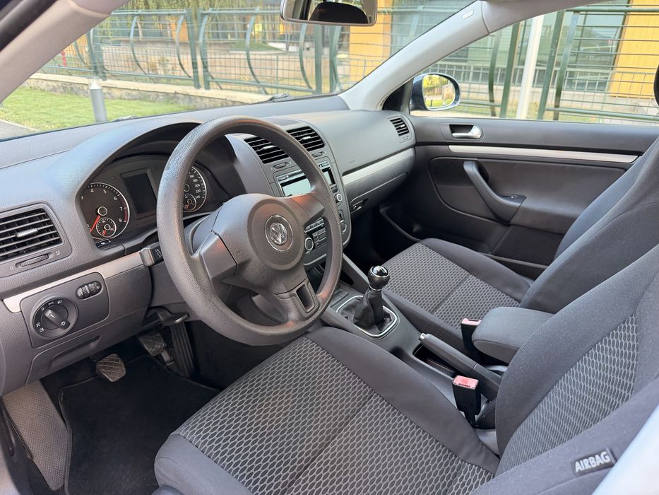 Volkswagen Jetta 1.6 Benzină Euro 5 2010 · 26.000 km - Imagine 5