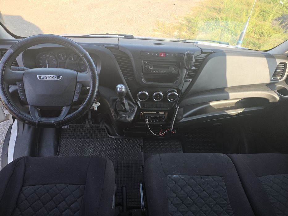 Iveco Daily 3.5T (An 2017) – Motor 2.3 145 CP (Fără AdBlue) | Prelată 8 Europeleți + Lift 1T | Foarte întreținută - Imagine 6