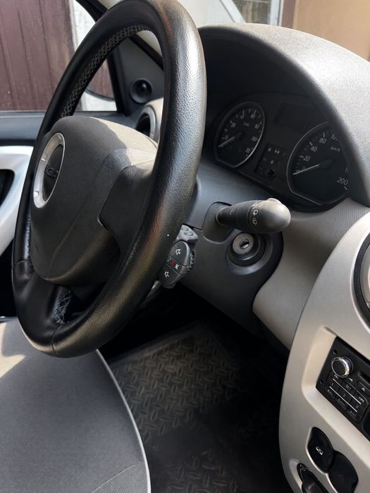 Dacia Logan MCV Facelift BlackLine 1.6 MPI GPL 7 locuri 2012 - Imagine 4