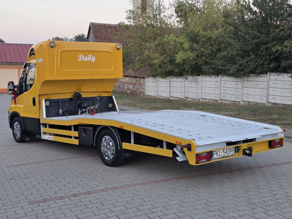 Iveco Daily Autoplatformă (An 2019) – Motor 3.0 180 CP, Euro 6 | 3.5 T (Cat. B) | Full Opțiuni (Dormitor, Webasto, Perne Aer) - Imagine 5