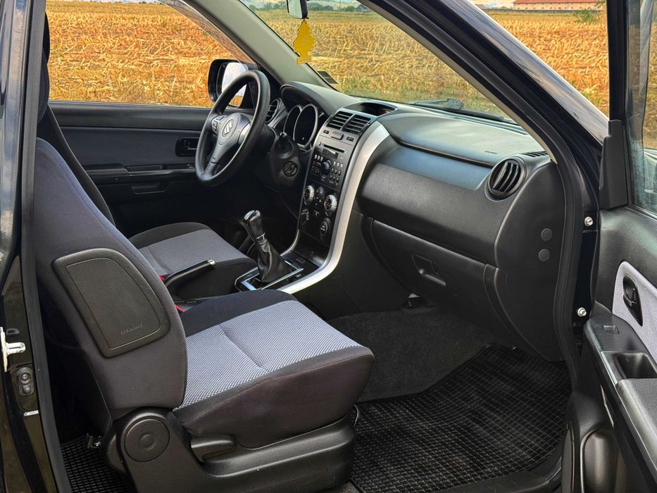 Suzuki Grand Vitara 1.9 DDiS 2008 – 4x4 cu Reductor și Diferențial Blocabil, Keyless Entry/Go - Imagine 6