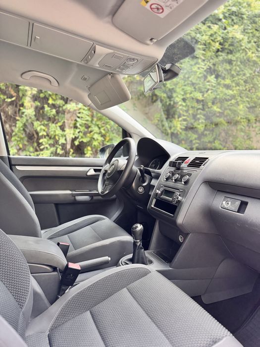 Volkswagen Touran 2014 1.6 Diesel Euro 5 – 135.000 km Reali, Unic Proprietar, Vopsea Originală - Imagine 5