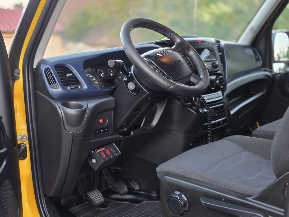 Iveco Daily Autoplatformă (An 2019) – Motor 3.0 180 CP, Euro 6 | 3.5 T (Cat. B) | Full Opțiuni (Dormitor, Webasto, Perne Aer) - Imagine 7