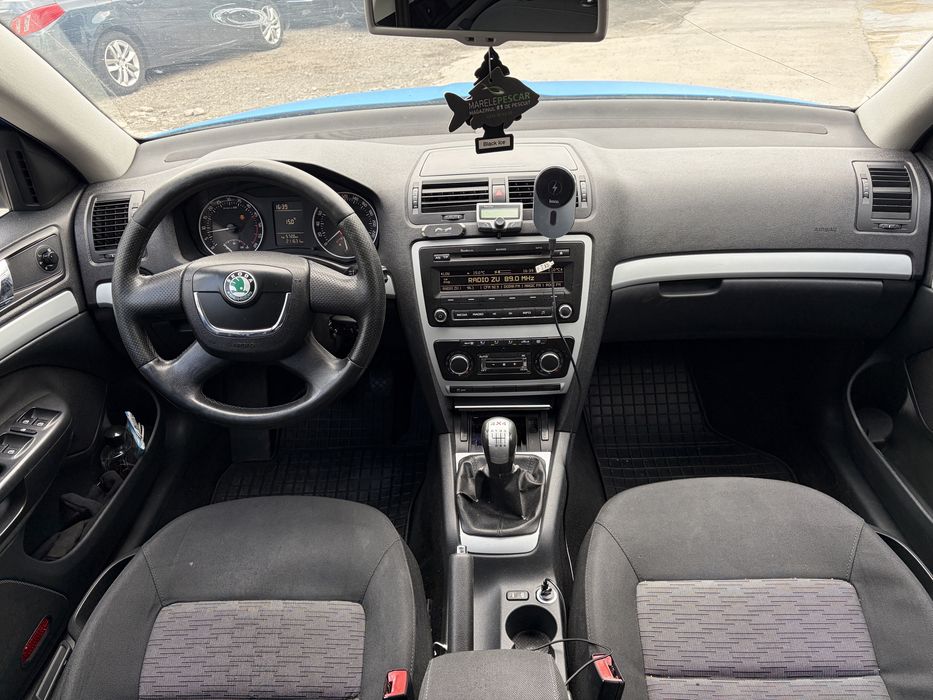 Skoda Octavia Break 1.6 Diesel (4x4) – An 2011, 110 CP, Cutie 6 Trepte, Colantată Albastru Mat - Imagine 8