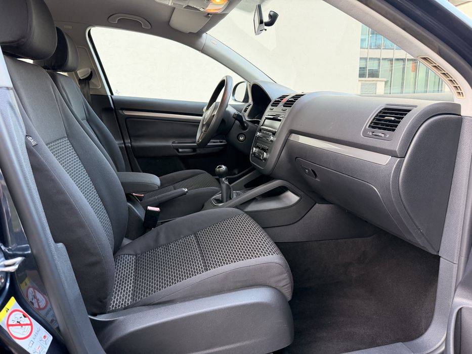 Volkswagen Jetta 1.6 Benzină Euro 5 2010 · 26.000 km - Imagine 7