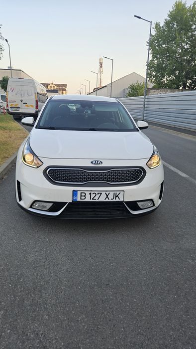 Kia Niro Hybrid 2017 / Prima înmatriculare 2018 – Cutie Automată, 1.6 Benzină, Carte Service, 2 Chei - Imagine 3