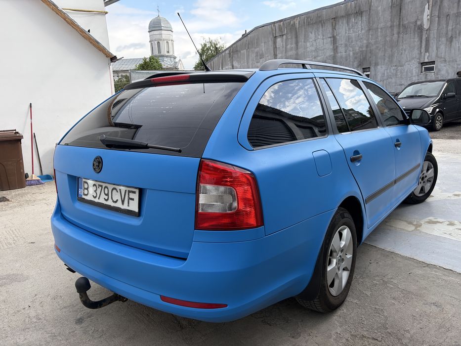 Skoda Octavia Break 1.6 Diesel (4x4) – An 2011, 110 CP, Cutie 6 Trepte, Colantată Albastru Mat - Imagine 3