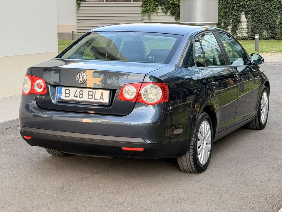 Volkswagen Jetta 1.6 Benzină Euro 5 2010 · 26.000 km - Imagine 4