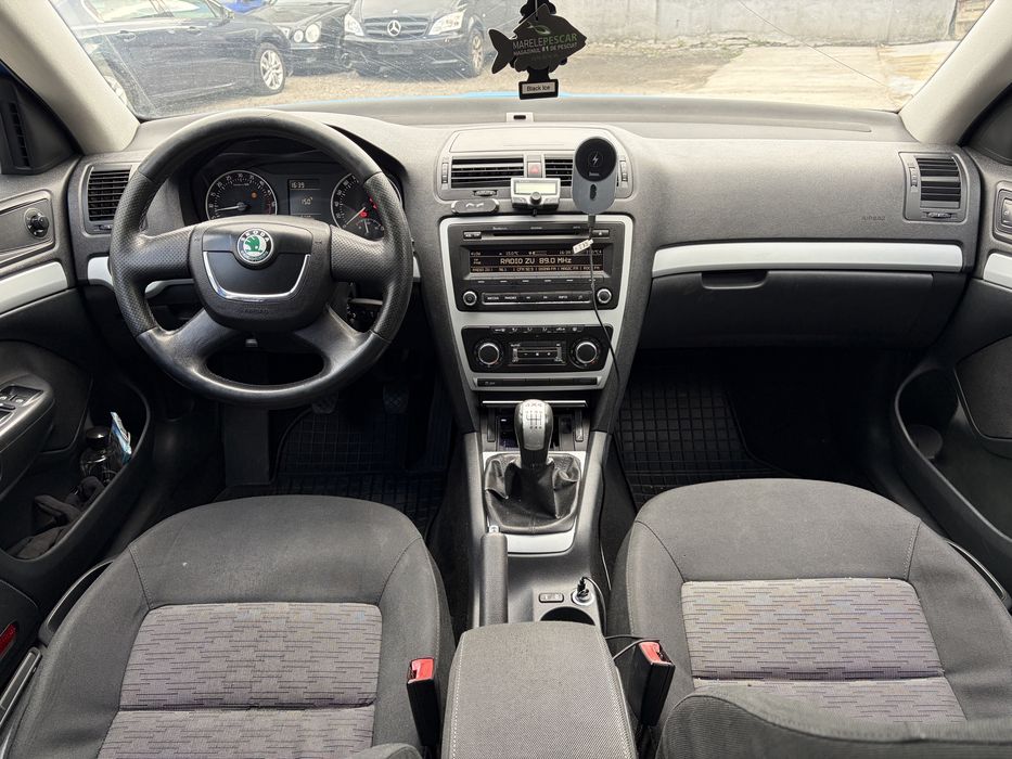 Skoda Octavia Break 1.6 Diesel (4x4) – An 2011, 110 CP, Cutie 6 Trepte, Colantată Albastru Mat - Imagine 6