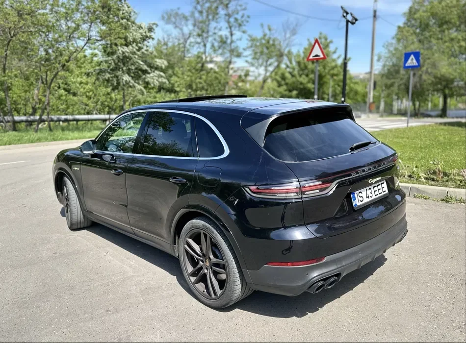 Porsche Cayenne E-Hybrid 2018 | 462 CP | 125.000 km | Istoric curat | Fără Schimb - Imagine 2