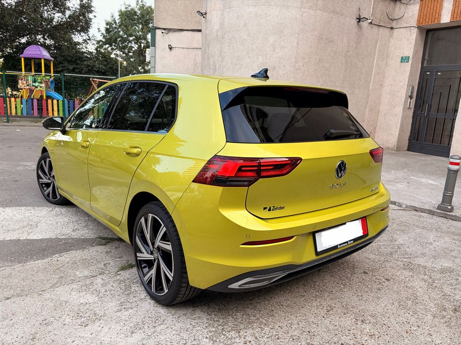 Volkswagen Golf 8 1.4 eHybrid 210 CP 2020-2024 – Piele Alcantara Romburi, Masaj, Faruri Full LED, Jante R20 - Imagine 4