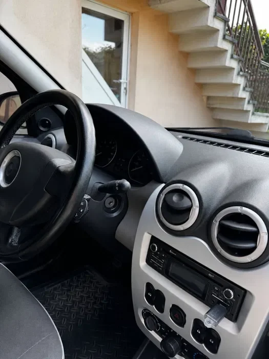 Dacia Logan MCV Facelift 2012 BlackLine | 7 Locuri | 1.6 MPI + GPL Valabil 2034 | Aer Condiționat | Primul Proprietar - Imagine 3