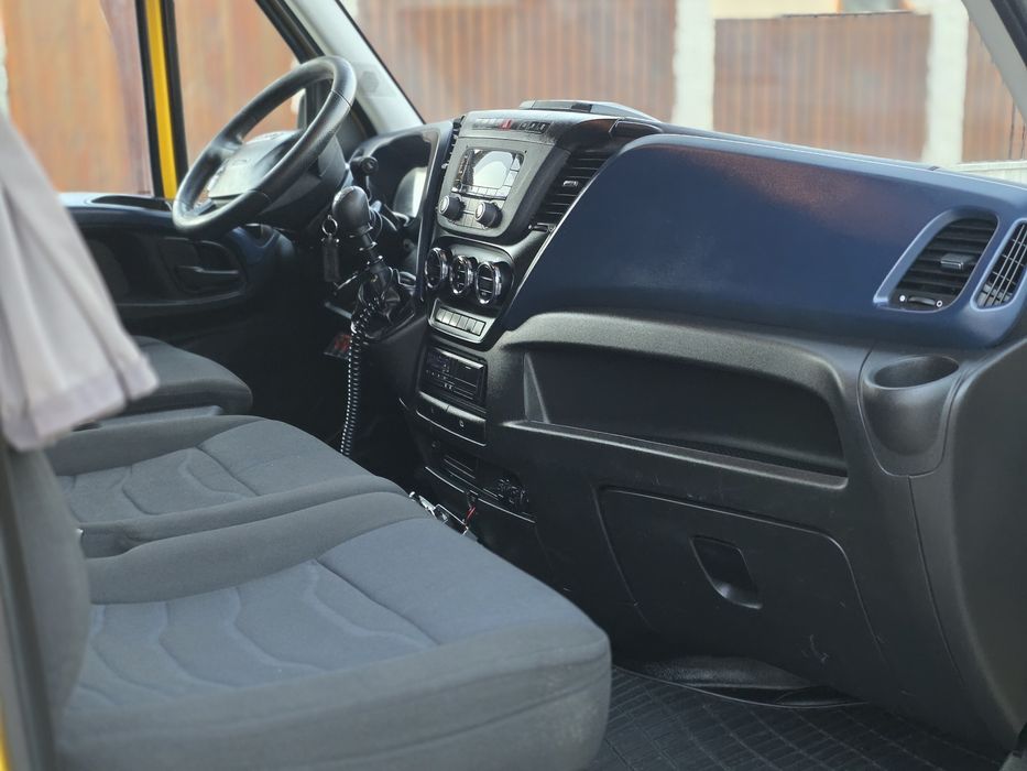Iveco Daily Autoplatformă (An 2019) – Motor 3.0 180 CP, Euro 6 | 3.5 T (Cat. B) | Full Opțiuni (Dormitor, Webasto, Perne Aer) - Imagine 8