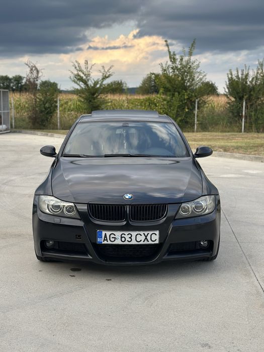 BMW E90 320d M Pachet 2008 – 177 CP, Navigație Mare, Trapă, Scaune Alcantara, Două Seturi de Jante