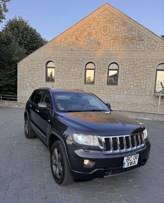 Jeep Grand Cherokee 3.0D V6 Euro 5 | 2012 | 240 CP | 4x4 Permanent | Pachet Asistență Șofer Plus | Scaune Ventilate & Încălzite | Jante 20" Perseo Silver (Accept Variante) - Imagine 2