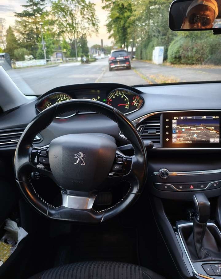 Peugeot 308 SW 1.2 PureTech 130 CP Allure – An 2016 – Cutie Automată – 119.000 km – TÜV Nou (Köln) - Imagine 11