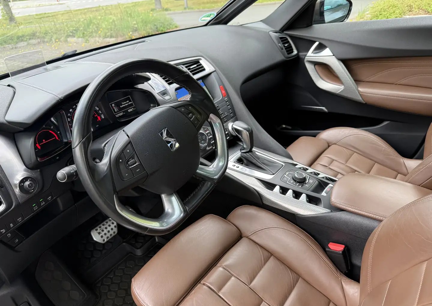Citroën DS5 2.0 BlueHDi 180 CP Automată | Xenon | Istoric service complet + Distribuție schimbată | TÜV 07/2027 | 8 roți - Imagine 9