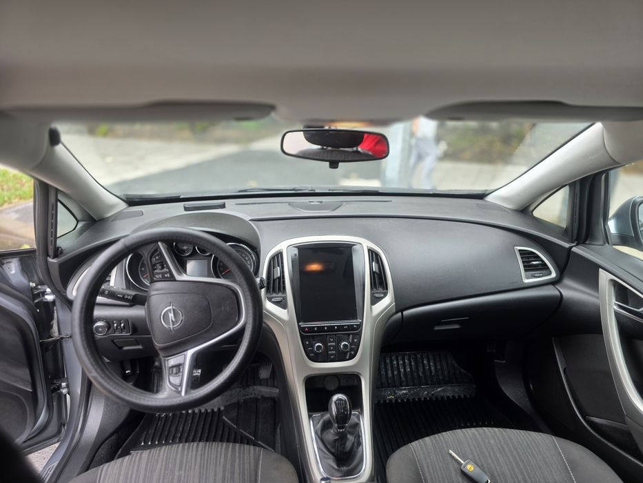 Opel Astra J 1.4 benzină aspirat 104 CP — unic proprietar