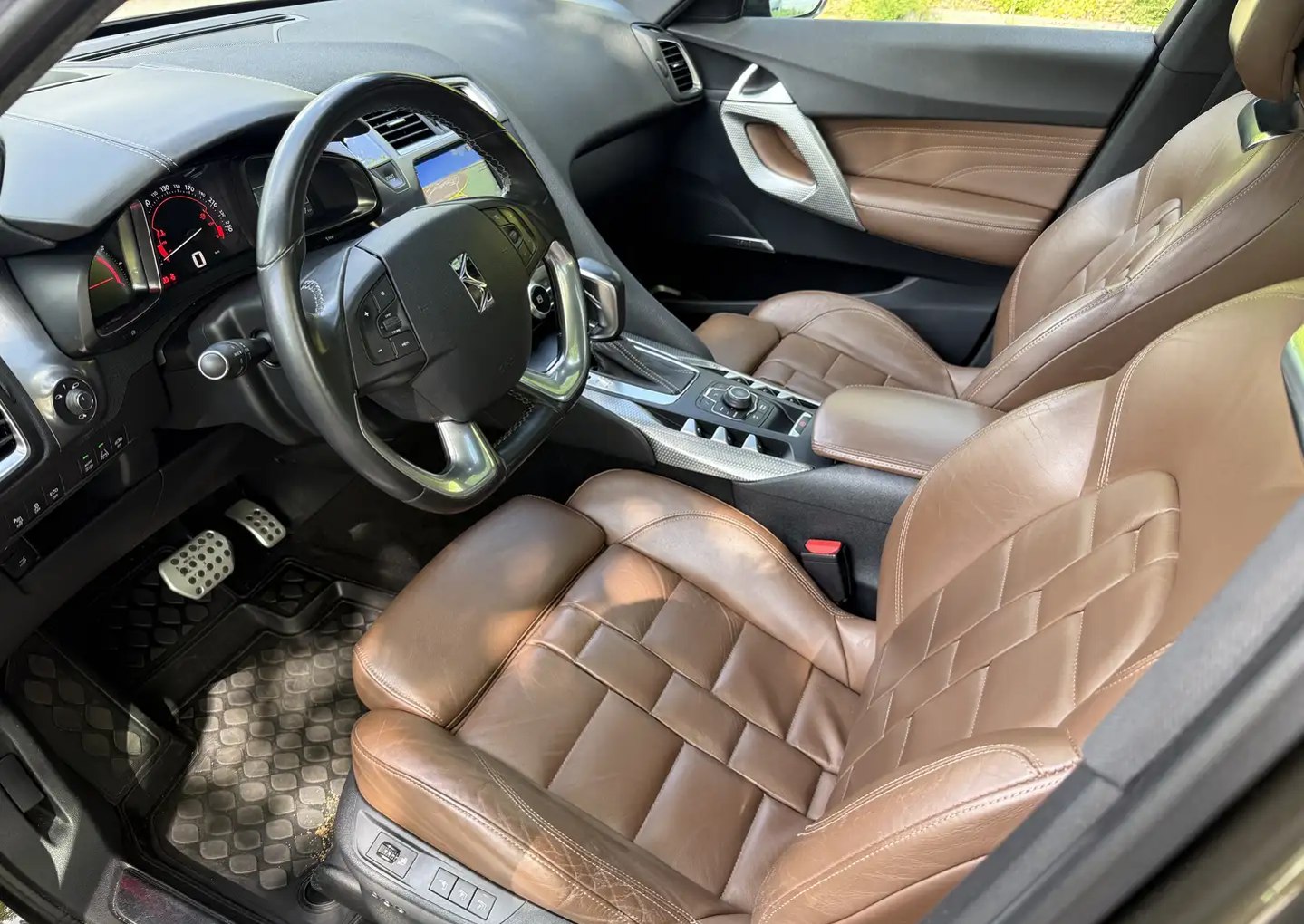 Citroën DS5 2.0 BlueHDi 180 CP Automată | Xenon | Istoric service complet + Distribuție schimbată | TÜV 07/2027 | 8 roți - Imagine 6