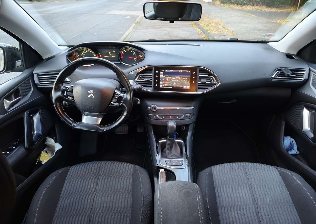 Peugeot 308 SW 1.2 PureTech 130 CP Allure – An 2016 – Cutie Automată – 119.000 km – TÜV Nou (Köln) - Imagine 12