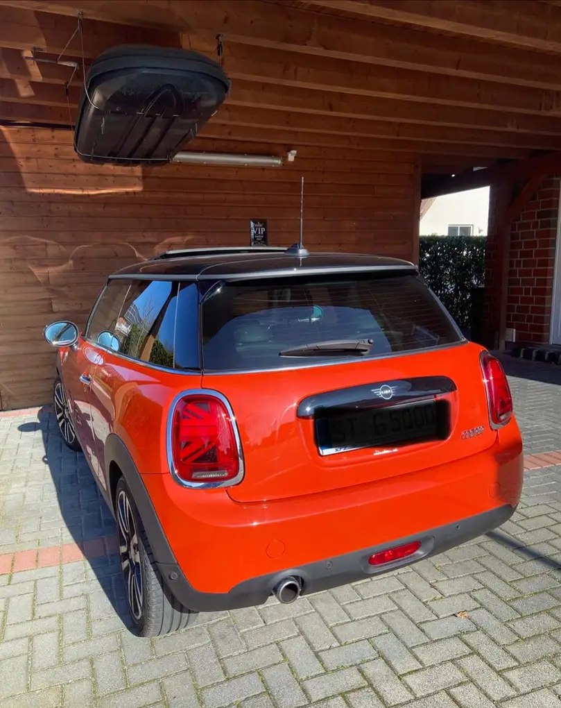 MINI Cooper 3-Uși 1.499 cm³ 136 CP Automată | Interior Piele neagră | Culoare unică Portocaliu | 10/2018 - Imagine 5