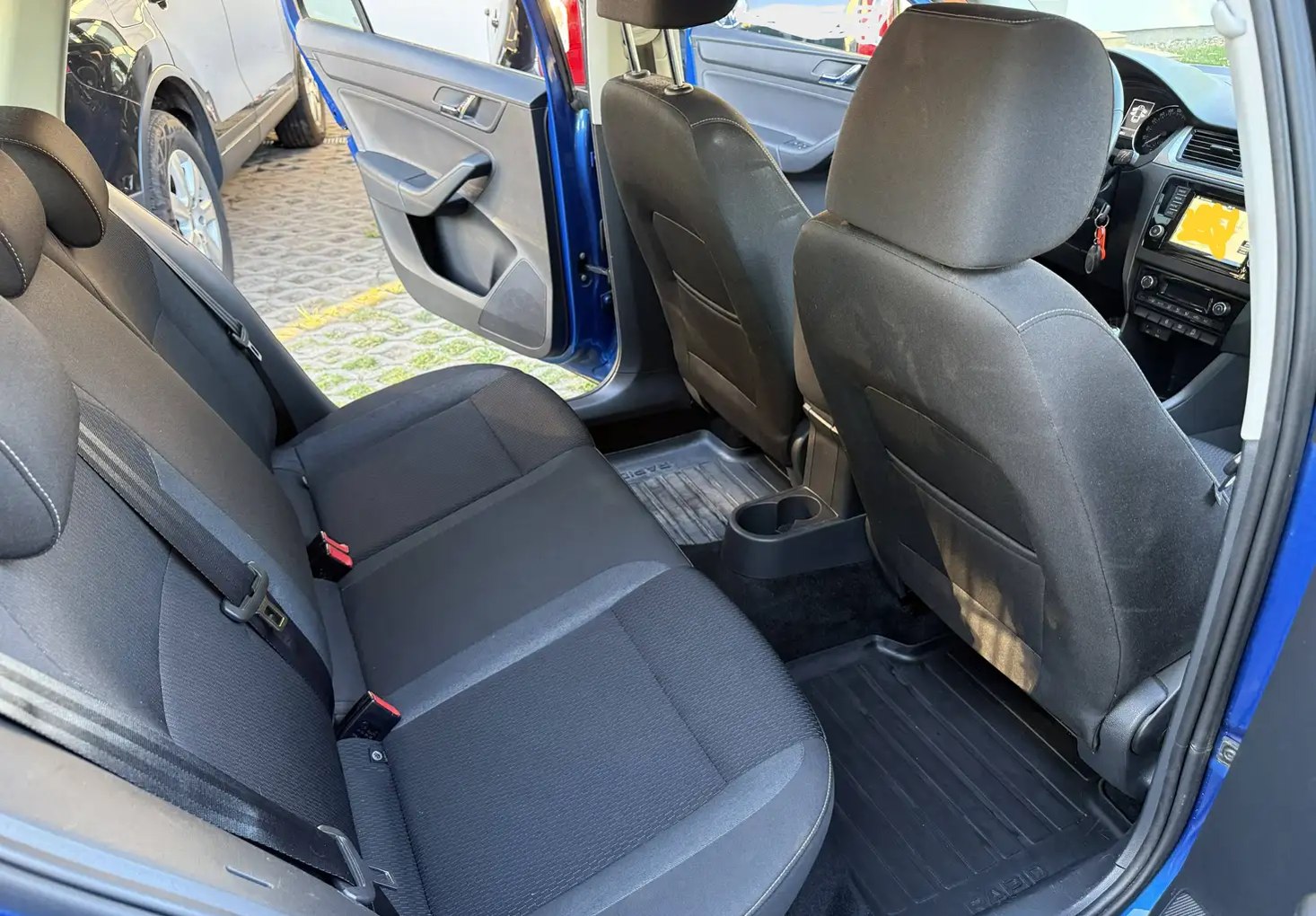 Skoda Rapid Spaceback 1.4 TDI 90 CP | Navi | 112.037 km | 1. Proprietar | TÜV 10/2027 | Stare impecabilă - Imagine 13
