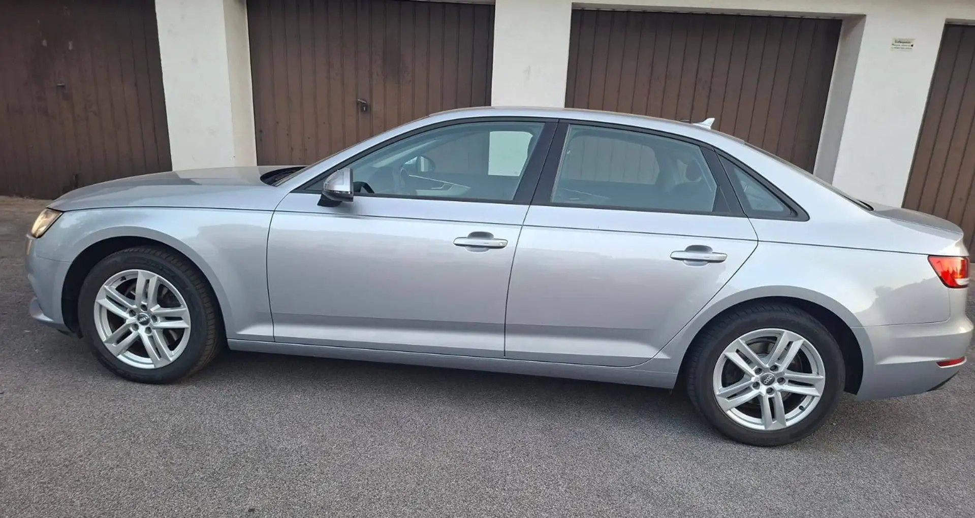 Audi A4 1.4 TFSI 150 CP | TÜV Nou 09/2028 | Revizie făcută | Anvelope noi + Jante 17" incluse | 105.000 km