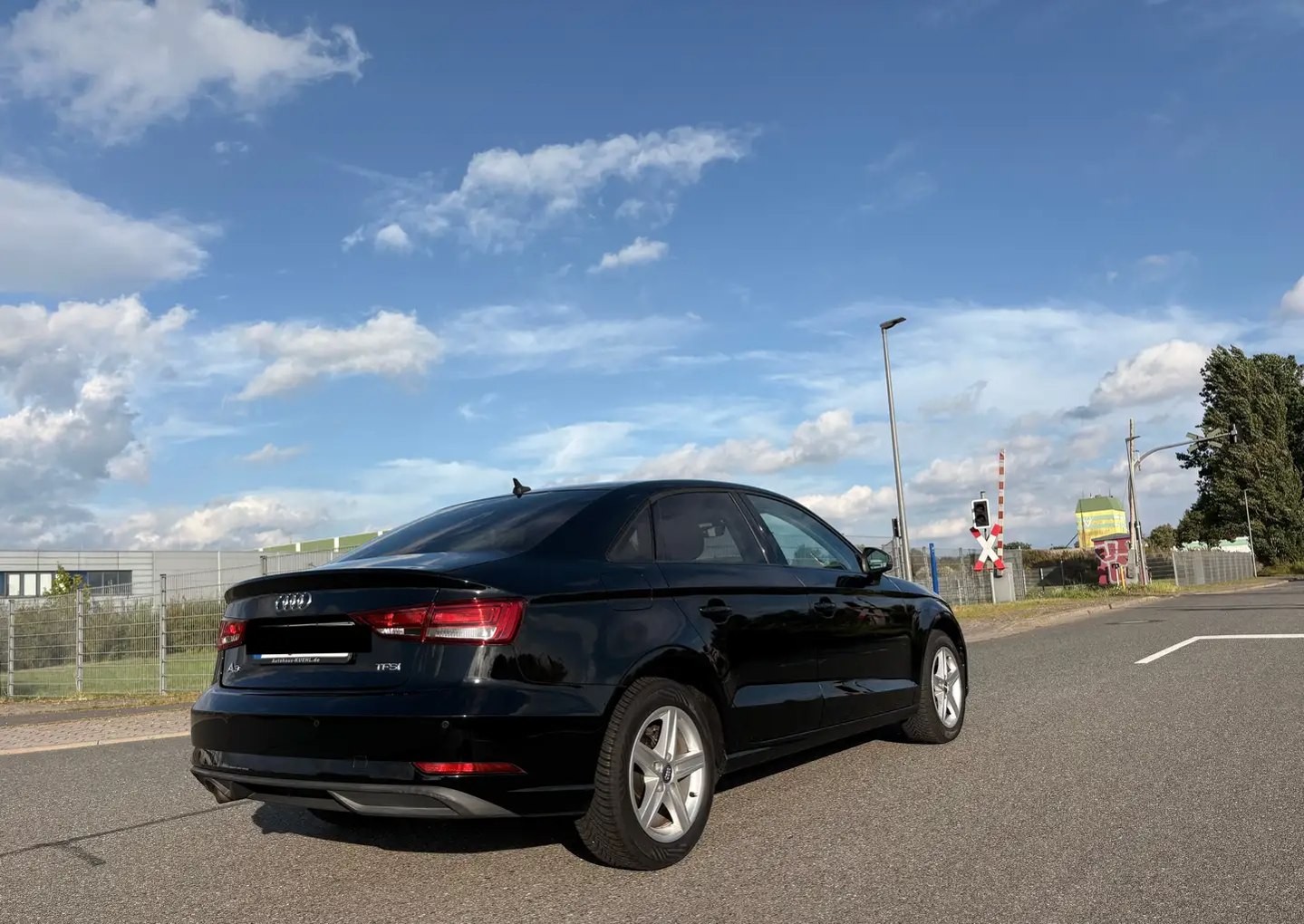 Audi A3 1.0 TFSI S tronic 116 CP | CarPlay | Xenon | Încălzire scaune | Senzori parcare | 104.000 km - Imagine 13