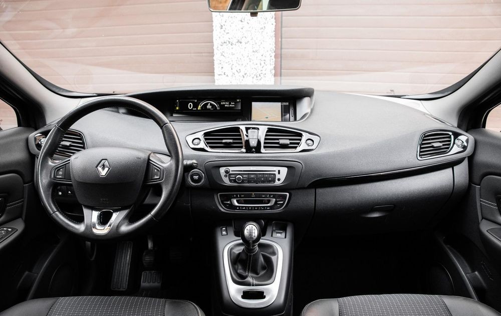 Renault Scenic Highline | 1.5 dCi 110 CP | 2015 | Euro 5 | Navigație 3D | Keyless Entry/Go | Senzori Față-Spate | Impecabil - Imagine 5