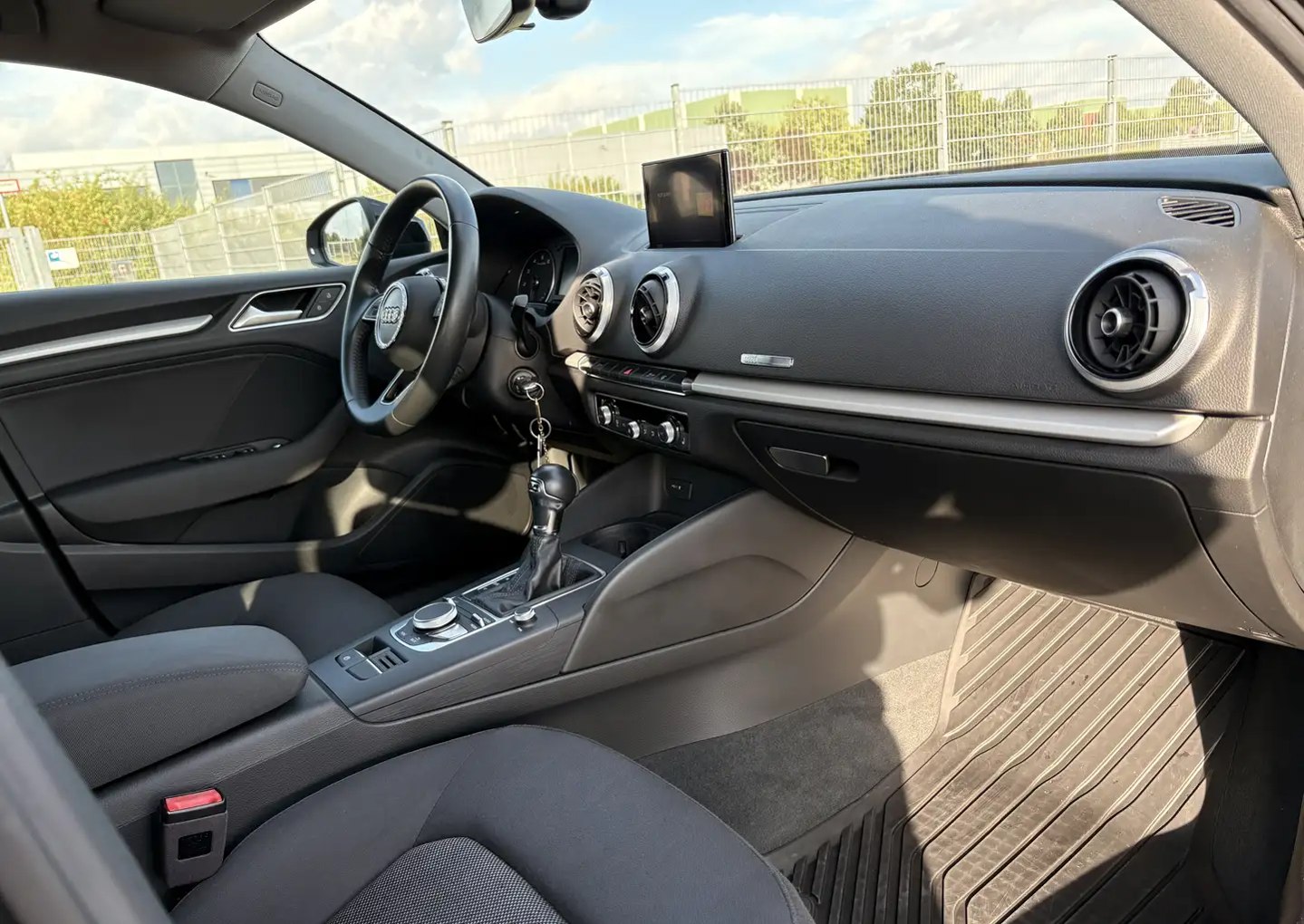 Audi A3 1.0 TFSI S tronic 116 CP | CarPlay | Xenon | Încălzire scaune | Senzori parcare | 104.000 km - Imagine 14