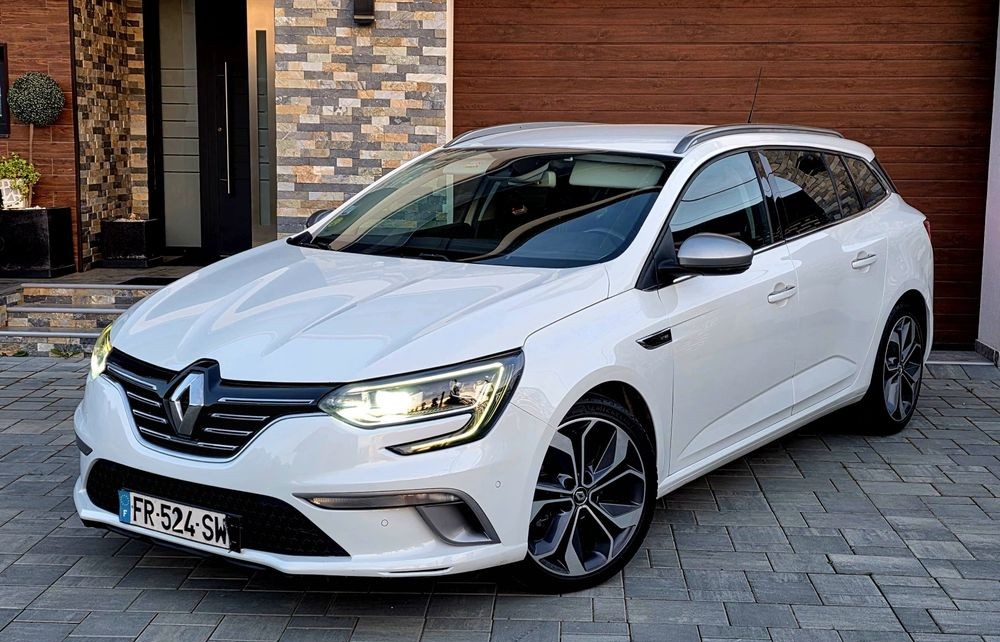 Renault Megane IV 1.5 dCi | Pachet GT Line Interior-Exterior | Full LED PURE VISION | Distronic & Lane/Side Assist