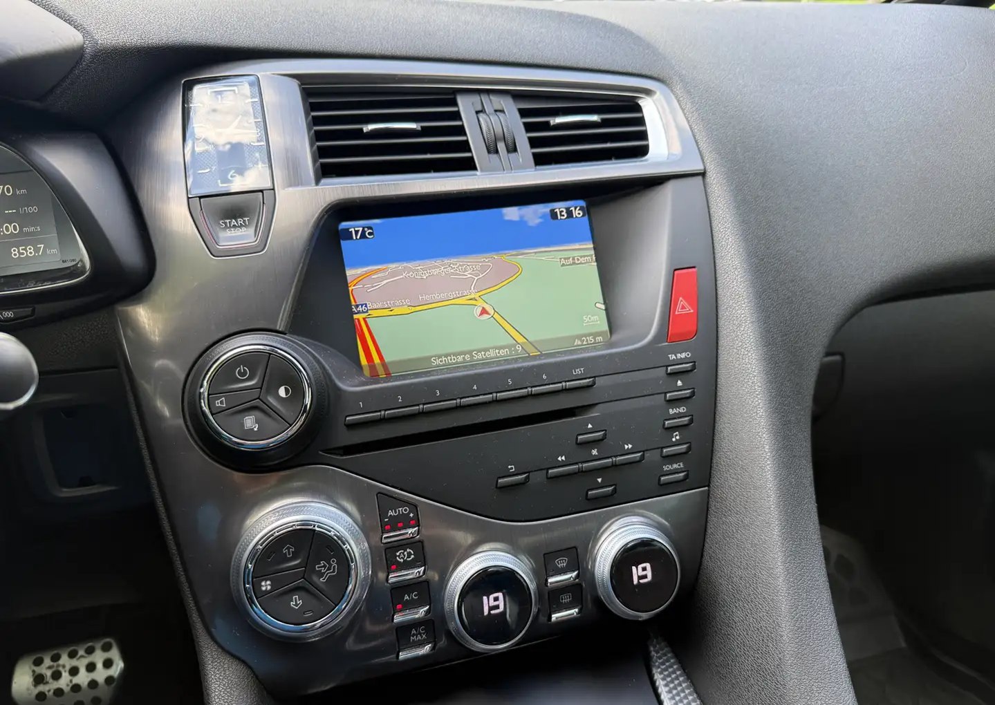 Citroën DS5 2.0 BlueHDi 180 CP Automată | Xenon | Istoric service complet + Distribuție schimbată | TÜV 07/2027 | 8 roți - Imagine 11