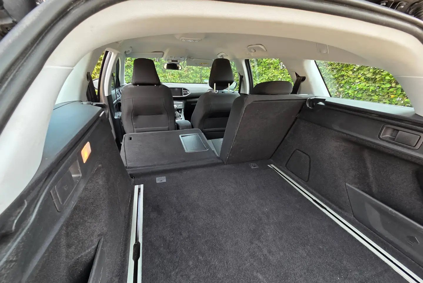 Peugeot 308 SW 1.6 BlueHDi 120 CP | Navi | Cameră + Park Assist | Cârlig remorcă | 80.000 km - Imagine 15