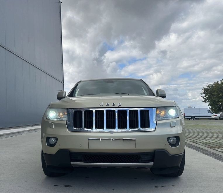 Jeep Grand Cherokee 3.0D V6 Euro 5 | 240 CP | 4x4 Permanent | Bi-xenon Adaptiv | Piele & Scaune Încălzite Față/Spate | Volan Încălzit | Jante 18" (Accept Variante) - Imagine 2