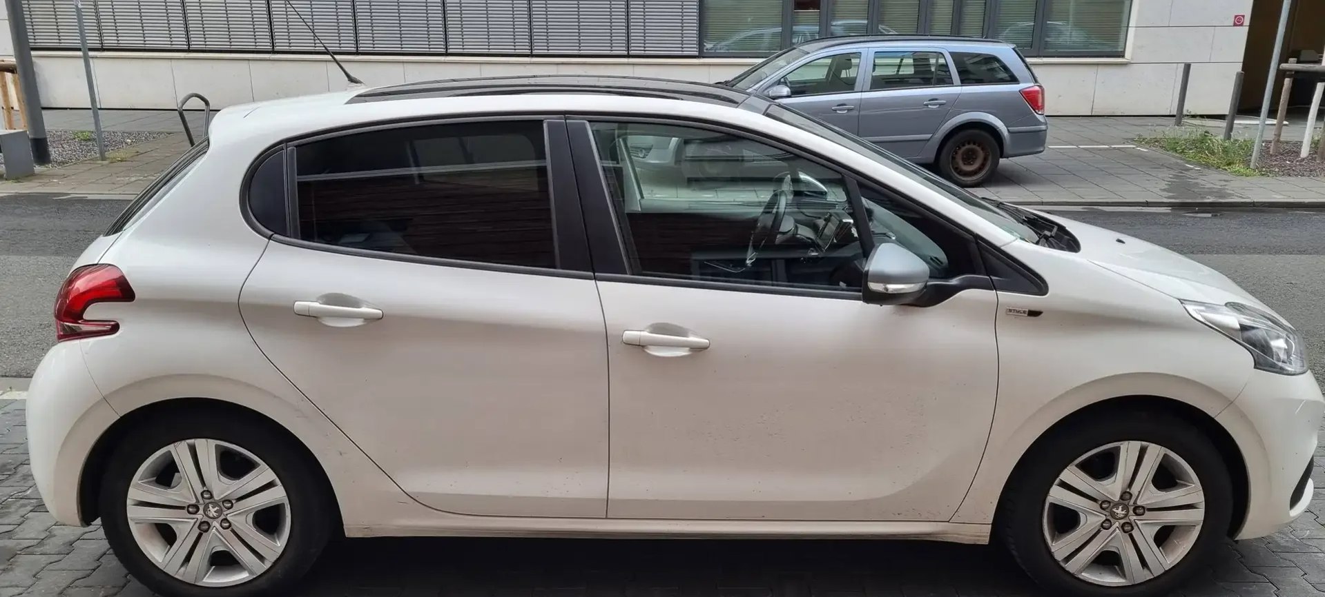 Peugeot 208 PureTech 82 Active - Imagine 6