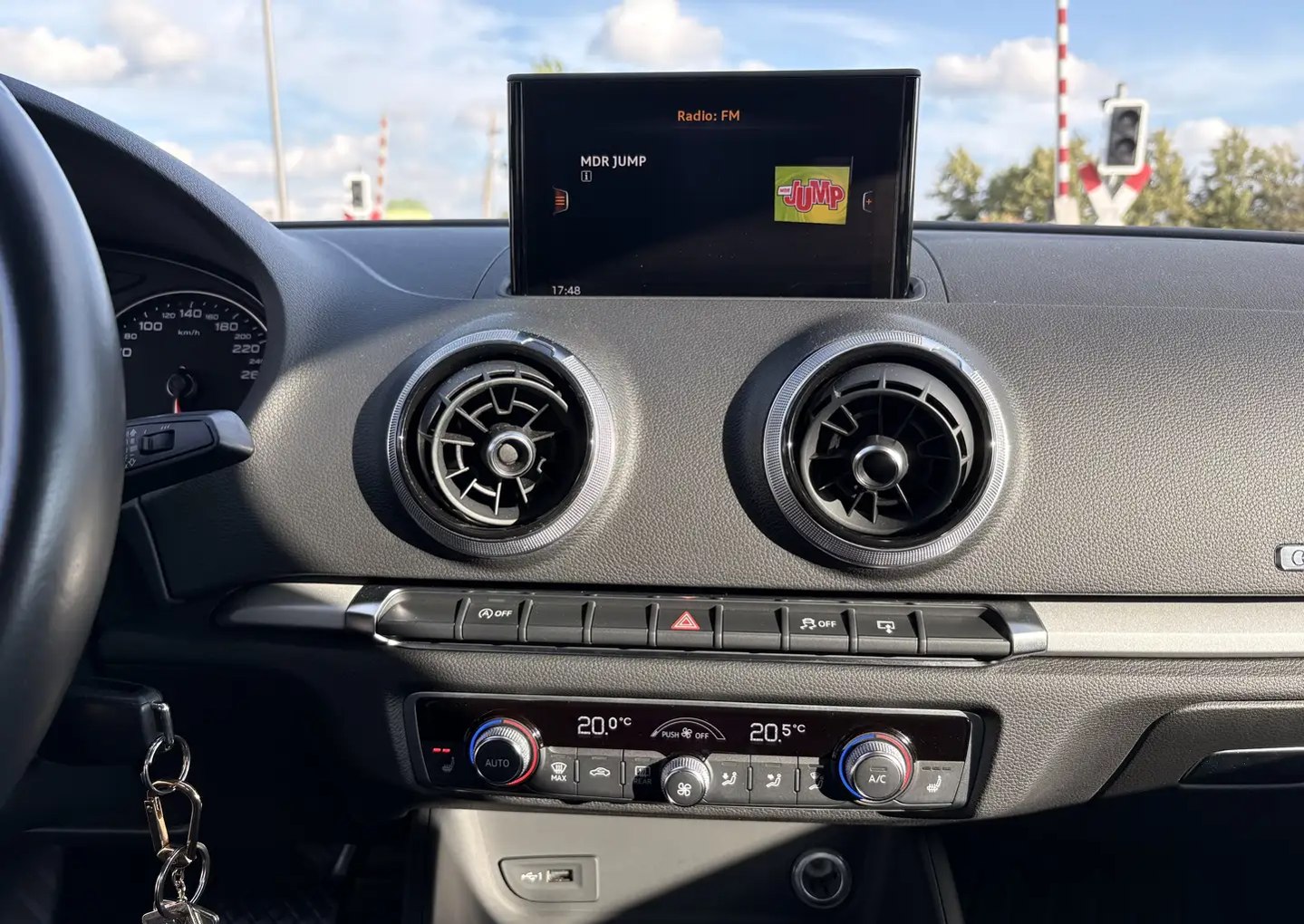 Audi A3 1.0 TFSI S tronic 116 CP | CarPlay | Xenon | Încălzire scaune | Senzori parcare | 104.000 km - Imagine 7