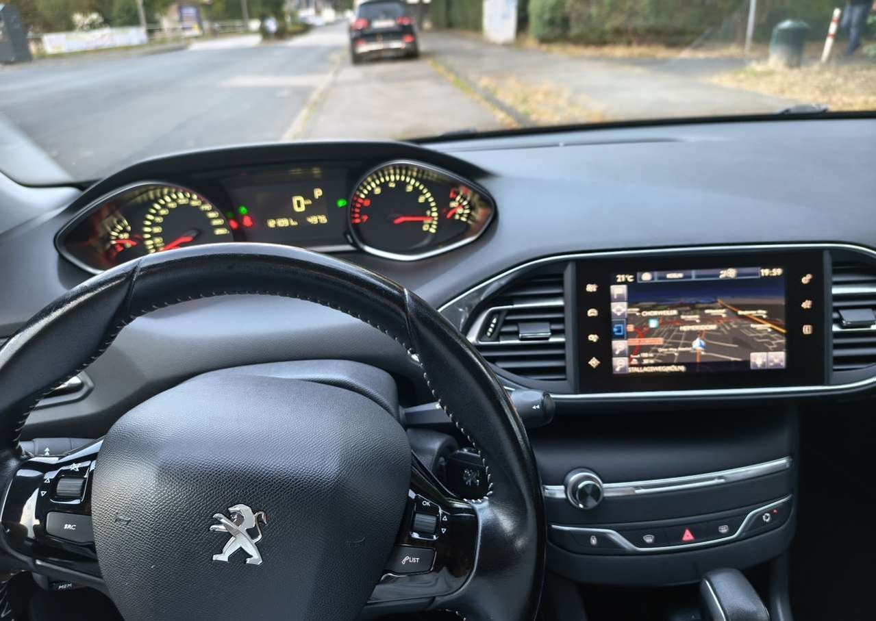 Peugeot 308 SW 1.2 PureTech 130 CP Allure – An 2016 – Cutie Automată – 119.000 km – TÜV Nou (Köln) - Imagine 16