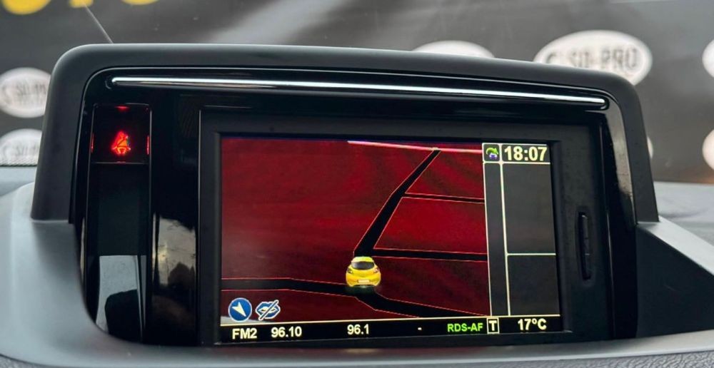 Renault Megane 1.2 TCe 115 CP | 2013 | 250.000 km | Cutie Manuală 6 Trepte | Climă pe 2 Zone | Navigație & Bluetooth - Imagine 5