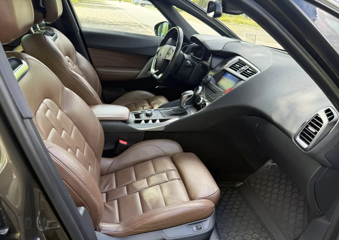 Citroën DS5 2.0 BlueHDi 180 CP Automată | Xenon | Istoric service complet + Distribuție schimbată | TÜV 07/2027 | 8 roți - Imagine 17
