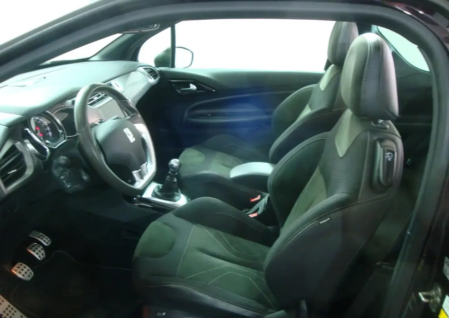 Citroën DS3 Sport Chic Cabrio - Imagine 10