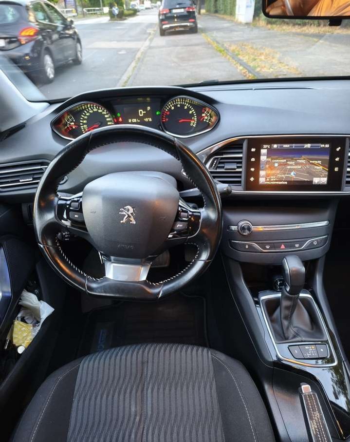 Peugeot 308 SW 1.2 PureTech 130 CP Allure – An 2016 – Cutie Automată – 119.000 km – TÜV Nou (Köln) - Imagine 17