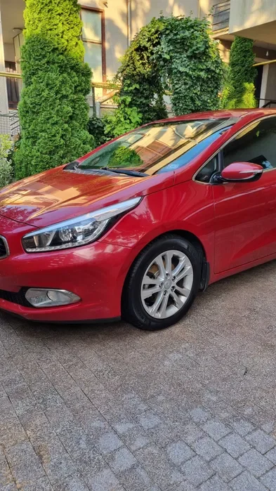 Kia Ceed 2013 | 1.6 CRDI 128 CP | 137.600 km Reali | Primul Proprietar | Cameră + 2 Seturi Jante Aliaj - Imagine 2