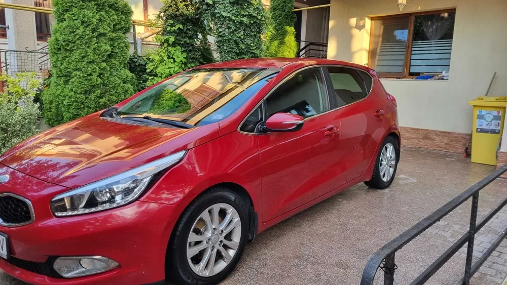 Kia Ceed 2013 | 1.6 CRDI 128 CP | 137.600 km Reali | Primul Proprietar | Cameră + 2 Seturi Jante Aliaj - Imagine 3