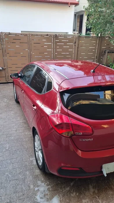 Kia Ceed 2013 | 1.6 CRDI 128 CP | 137.600 km Reali | Primul Proprietar | Cameră + 2 Seturi Jante Aliaj - Imagine 6