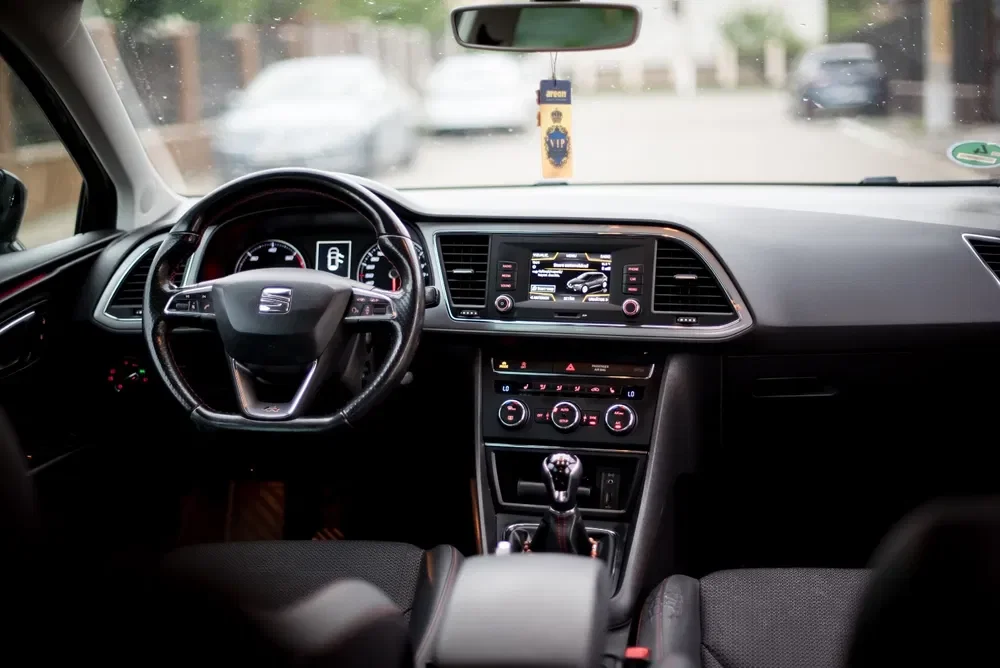SEAT Leon FR 2017 • 2.0 TDI 150CP • Euro 6 • Vopsea Originală • CarPlay • Încălzire • Jante R17 - Imagine 4