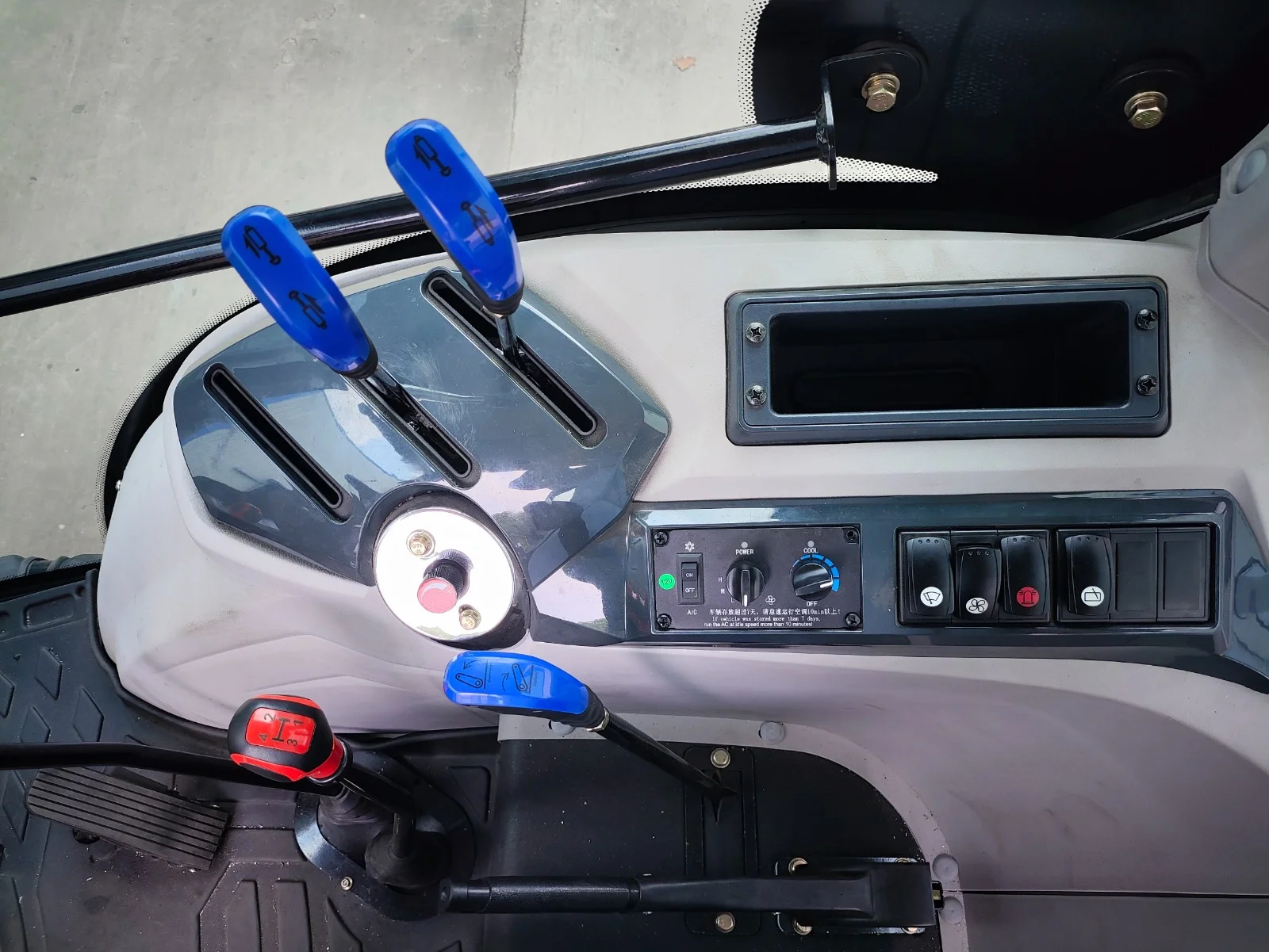 Tractor Nou New River 75 CP (Model 754B) 4×4 – Cabină, Aer Condiționat & Încărcător Frontal 4 în 1 - Imagine 6